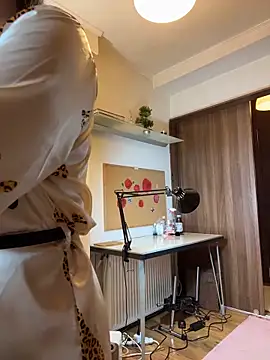 Hotmomcheckk  online show from November 28, 2025, 11:35 am