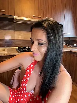 Hotmomcheckk  online show from February 13, 2026, 12:01 pm