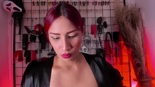 charrlotte quinn online show from November 21, 2025, 3:00 pm