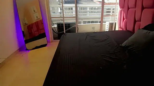 JEANNA DREAMS online show from June 24, 2026, 1:43 pm