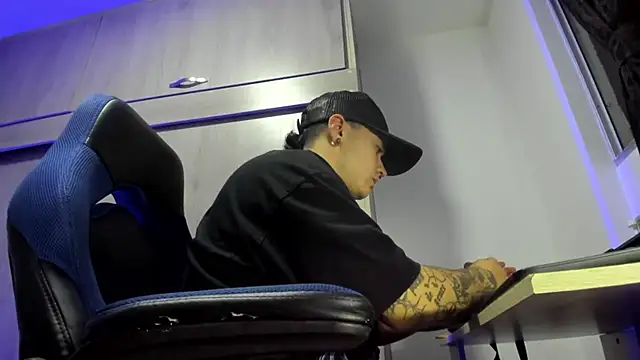 male pussy online show from December 18, 2025, 3:12 am