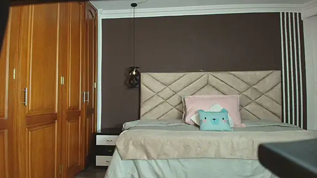 Raquel jones online show from February 14, 2025, 11:42 am