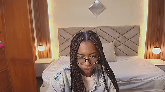 Snapshot of Raquel_jones chatting on February 26, 2026, 12:04 pm Raquel jones online show from February 26, 2026, 12:04 pm