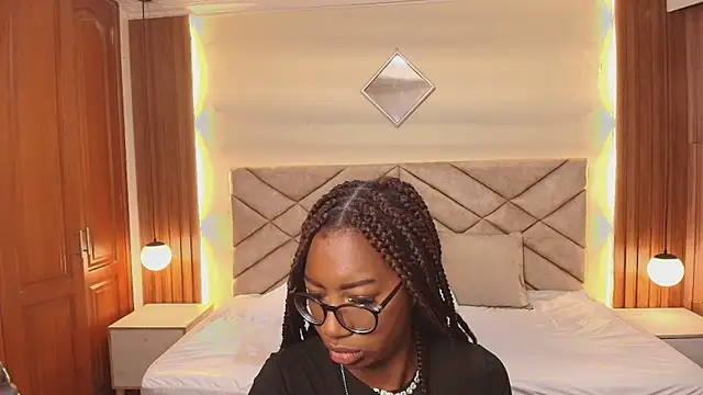 Snapshot of Raquel_jones chatting on February 27, 2026, 12:16 pm Raquel jones online show from February 27, 2026, 12:16 pm