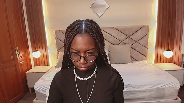 Snapshot of Raquel_jones chatting on February 28, 2026, 12:06 pm Raquel jones online show from February 28, 2026, 12:06 pm