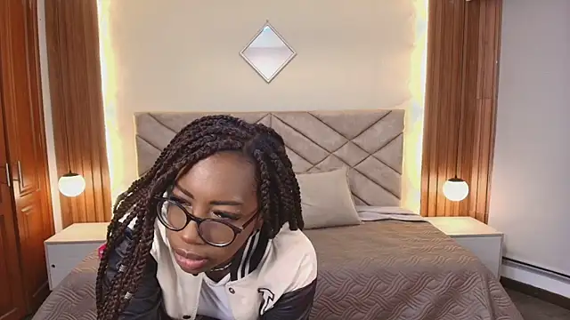 Snapshot of Raquel_jones chatting on April 18, 2026, 11:58 am Raquel jones online show from April 18, 2026, 11:58 am