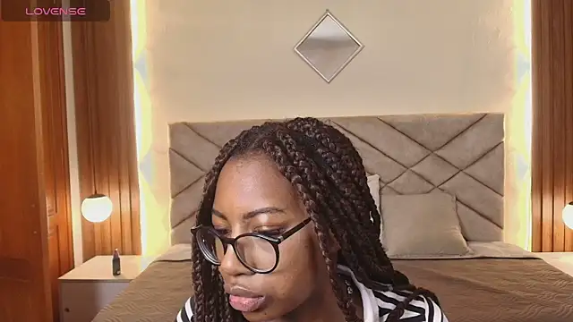 Snapshot of Raquel_jones chatting on April 29, 2026, 1:37 pm Raquel jones online show from April 29, 2026, 1:37 pm