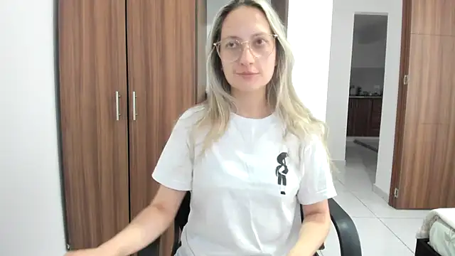 Snapshot of Adele_johnsonn1 chatting on September 11, 2025, 4:40 pm Adele johnsonn1 online show from September 11, 2025, 4:40 pm