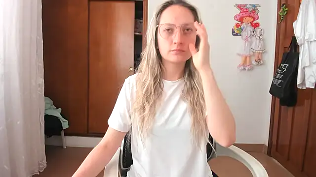 Snapshot of Adele_johnsonn1 chatting on October 2, 2025, 3:52 pm Adele johnsonn1 online show from October 2, 2025, 3:52 pm