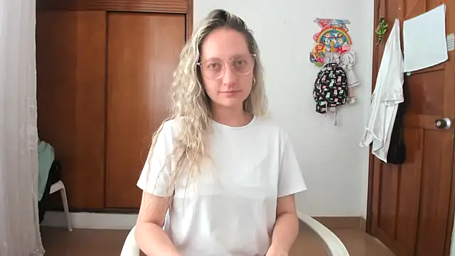 Snapshot of Adele_johnsonn1 chatting on October 7, 2025, 2:36 pm Adele johnsonn1 online show from October 7, 2025, 2:36 pm