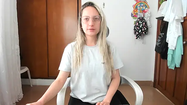 Snapshot of Adele_johnsonn1 chatting on October 15, 2025, 3:01 pm Adele johnsonn1 online show from October 15, 2025, 3:01 pm