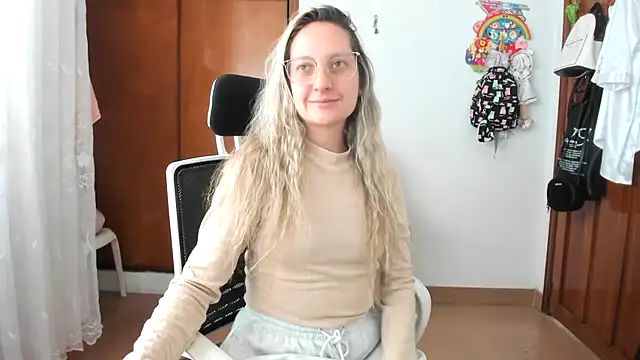 Snapshot of Adele_johnsonn1 chatting on October 20, 2025, 3:56 pm Adele johnsonn1 online show from October 20, 2025, 3:56 pm