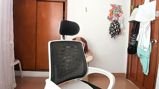 Snapshot of Adele_johnsonn1 chatting on October 29, 2025, 3:03 pm Adele johnsonn1 online show from October 29, 2025, 3:03 pm