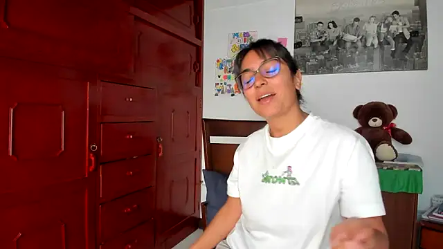 Snapshot of Isabellaa22_1 chatting on December 3, 2024, 3:33 pm Isabellaa22 1 online show from December 3, 2024, 3:33 pm