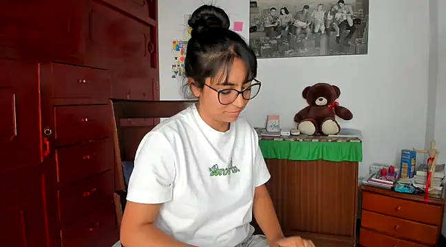 Snapshot of Isabellaa22_1 chatting on December 3, 2024, 6:49 pm Isabellaa22 1 online show from December 3, 2024, 6:49 pm