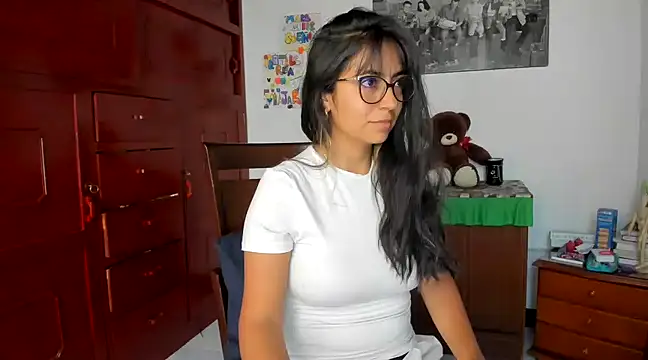 Snapshot of Isabellaa22_1 chatting on January 8, 2025, 6:41 pm Isabellaa22 1 online show from January 8, 2025, 6:41 pm