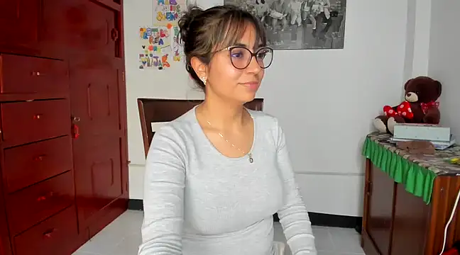 Snapshot of Isabellaa22_1 chatting on February 6, 2025, 8:34 pm Isabellaa22 1 online show from February 6, 2025, 8:34 pm