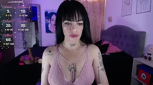 Snapshot of violett_honney chatting on January 12, 2025, 8:47 pm violett honney online show from January 12, 2025, 8:47 pm
