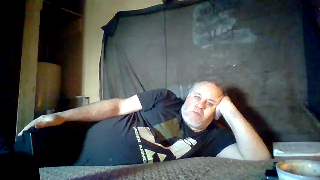 Nightshade7712 online show from October 15, 2025, 2:28 pm