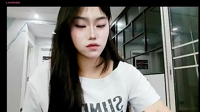 Snapshot of CarolineBB chatting on October 2, 2025, 11:39 am CarolineBB online show from October 2, 2025, 11:39 am