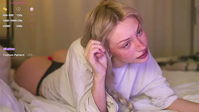 Snapshot of BabeHolly chatting on October 26, 2025, 10:04 pm BabeHolly online show from October 26, 2025, 10:04 pm