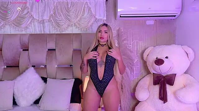 Celestemilan online show from May 29, 2026, 7:23 pm