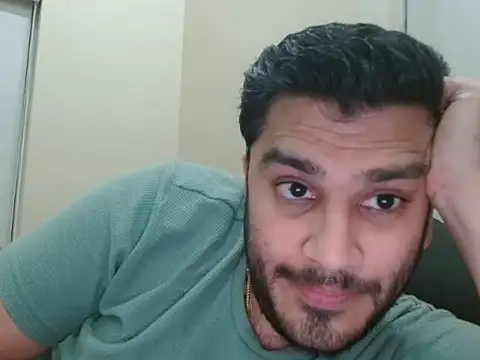 Snapshot of robintoit chatting on July 6, 2026, 3:03 pm robintoit online show from July 6, 2026, 3:03 pm