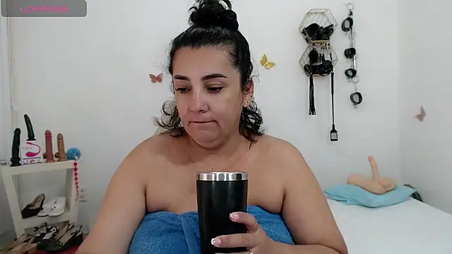 Snapshot of mom_hot__ chatting on May 9, 2026, 6:57 pm mom hot online show from May 9, 2026, 6:57 pm