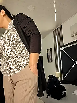 Natasha milf   online show from December 3, 2025, 12:47 pm