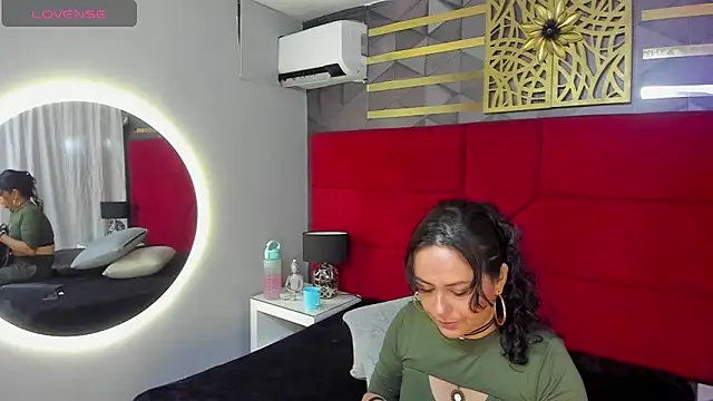 Snapshot of hanny_milf chatting on January 11, 2025, 11:56 am hanny milf online show from January 11, 2025, 11:56 am