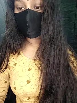 Idhika Paul online show from November 9, 2025, 7:23 pm