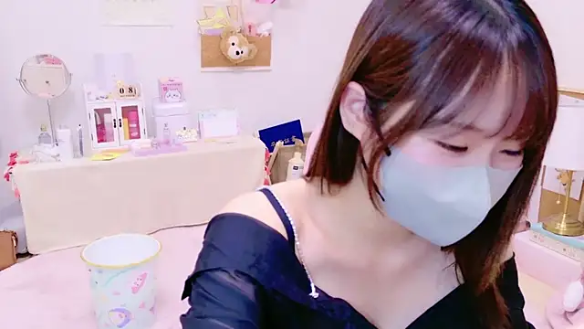 Snapshot of Yui-Ch chatting on January 7, 2025, 4:16 pm Yui-Ch online show from January 7, 2025, 4:16 pm