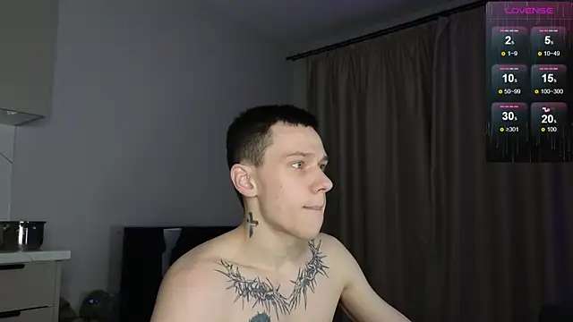 Snapshot of R1mmo__ chatting on December 14, 2025, 4:29 am R1mmo online show from December 14, 2025, 4:29 am