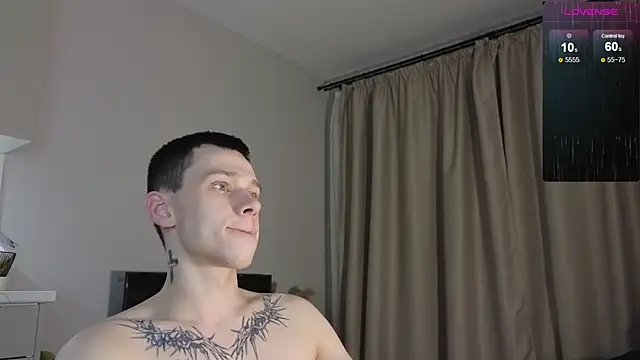 Snapshot of R1mmo__ chatting on December 15, 2025, 5:50 pm R1mmo online show from December 15, 2025, 5:50 pm