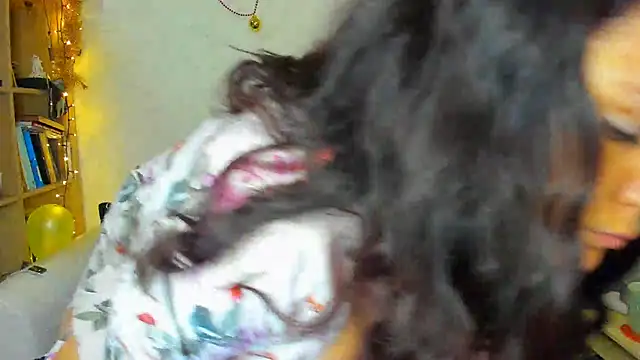 Snapshot of SoftlyShine chatting on January 16, 2025, 6:48 pm SoftlyShine online show from January 16, 2025, 6:48 pm
