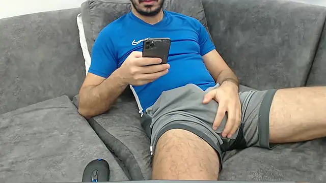 Snapshot of Naughtb0y chatting on January 4, 2025, 1:31 pm Naughtb0y online show from January 4, 2025, 1:31 pm