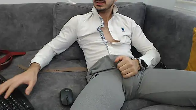 Naughtb0y online show from February 4, 2026, 11:27 am