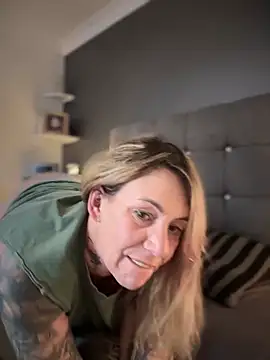 blondebitch2 online show from January 27, 2025, 2:35 pm