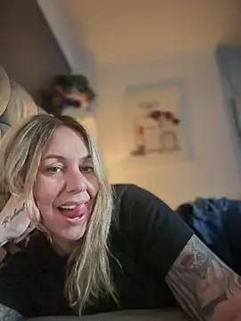 blondebitch2 online show from March 3, 2025, 5:18 pm