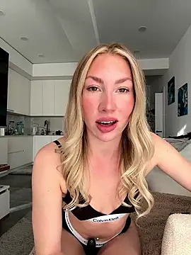 LuisaBecker online show from January 10, 2026, 11:56 am