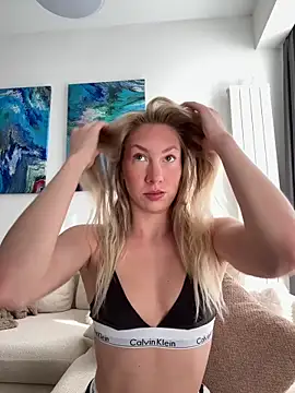 LuisaBecker online show from February 21, 2026, 11:00 am