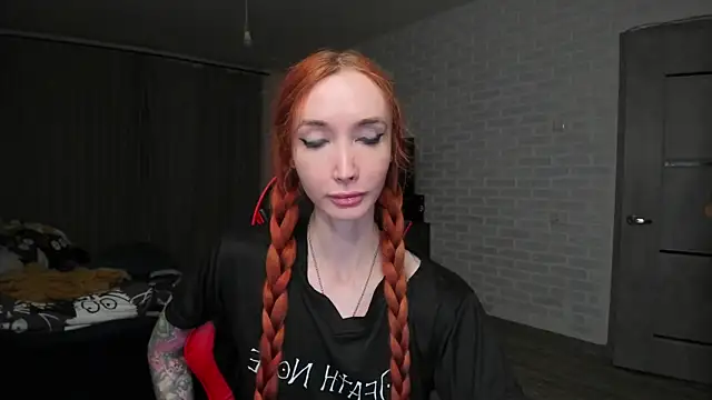 Roxy Silver online show from October 14, 2025, 4:19 pm