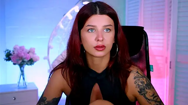 NicoleMun online show from November 12, 2025, 12:27 pm