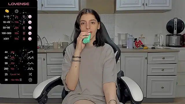 Snapshot of broosnica1 chatting on January 14, 2025, 11:31 am broosnica1 online show from January 14, 2025, 11:31 am