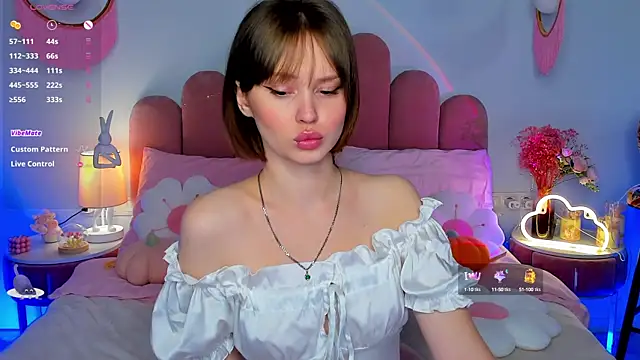 Snapshot of MaryLew chatting on October 12, 2025, 5:28 am MaryLew online show from October 12, 2025, 5:28 am