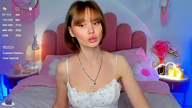 Snapshot of MaryLew chatting on October 18, 2025, 5:21 am MaryLew online show from October 18, 2025, 5:21 am