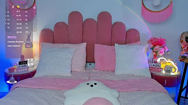 Snapshot of MaryLew chatting on October 26, 2025, 6:30 am MaryLew online show from October 26, 2025, 6:30 am