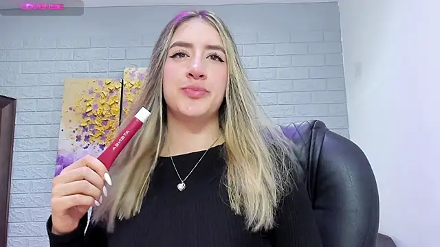  AlejaCruz  online show from December 19, 2025, 7:21 pm