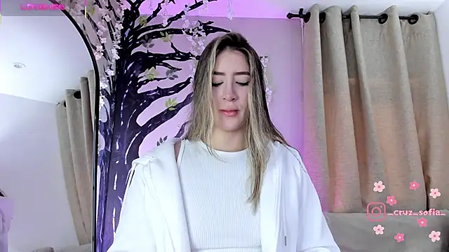 Snapshot of _AlejaCruz_ chatting on February 1, 2026, 12:15 pm AlejaCruz online show from February 1, 2026, 12:15 pm