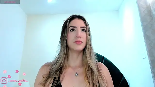 Snapshot of _AlejaCruz_ chatting on February 20, 2026, 5:57 pm AlejaCruz online show from February 20, 2026, 5:57 pm